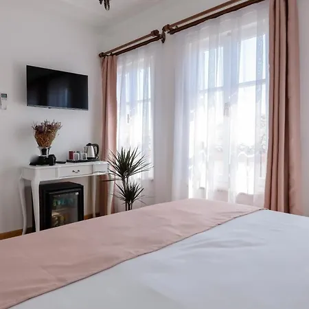 Ali Baris Готель