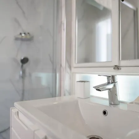 Ali Baris Готель